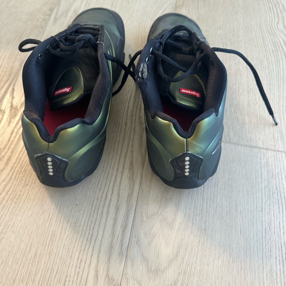 Supreme Nike Air Zoom Courtposite in a metallic gold/green colorway - Picture 3 of 5